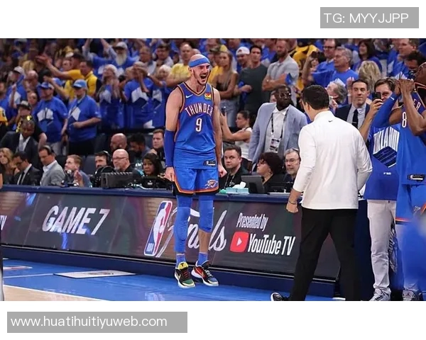 兰德尔半场表现稳定12投4中贡献13分5篮板1助攻状态回暖助力球队奋战 兰德尔半场表现稳定12投4中贡献13分5篮板1助攻状态回暖助力球队奋战