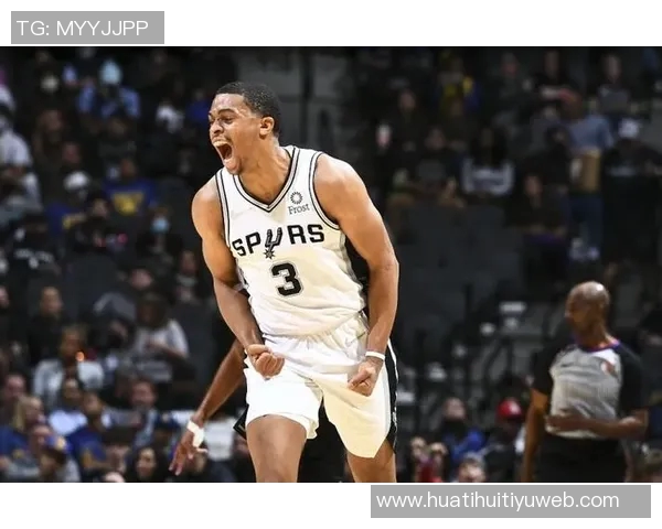 凯尔登约翰逊高效表现9投7中三分2中1贡献19分6篮板1助攻