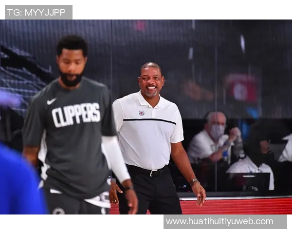 C罗与摩根幽默互动分享私密采访瞬间引发热议